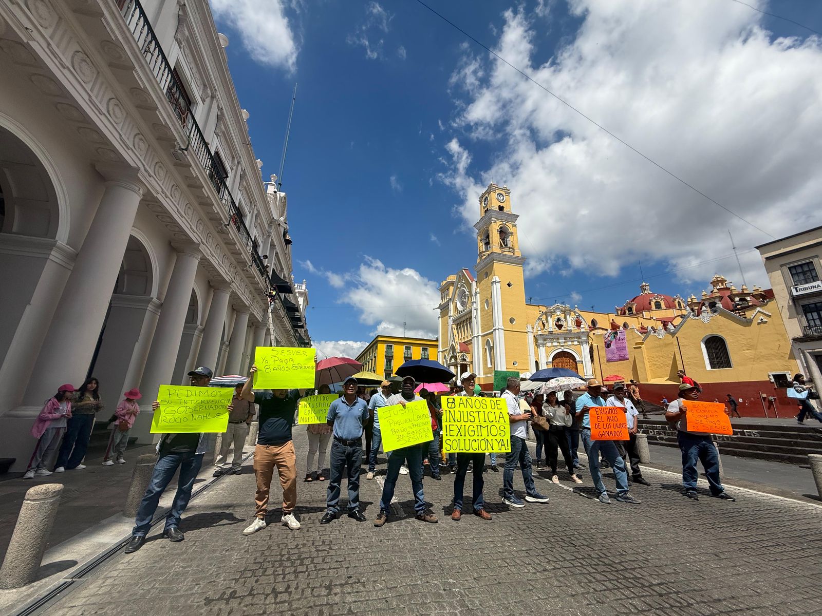 Casi nueve años después, extrabajadores del Seguro Popular siguen esperando justicia