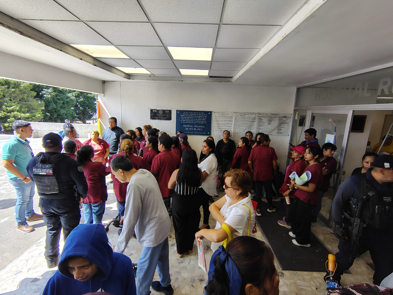 Continúa paro de intendencia en el Hospital Regional de Río Blanco, exigen pago de sueldos atrasados