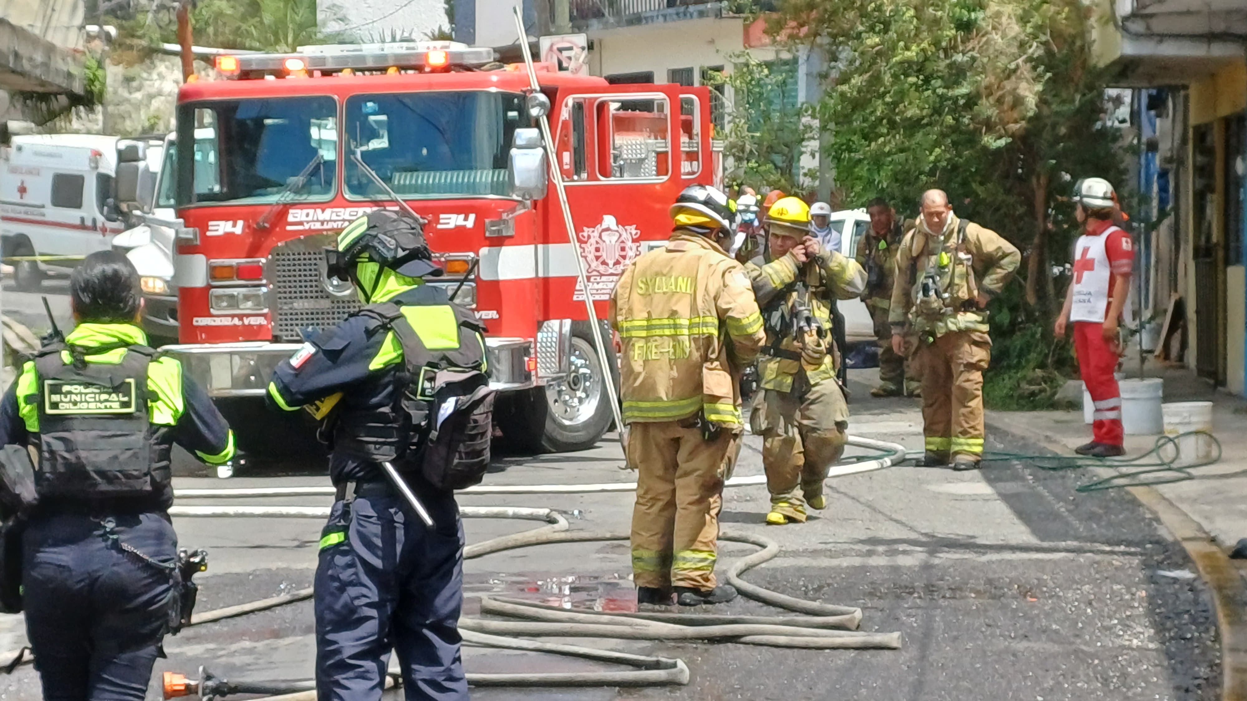 Se incendia vivienda en pleno centro de Córdoba