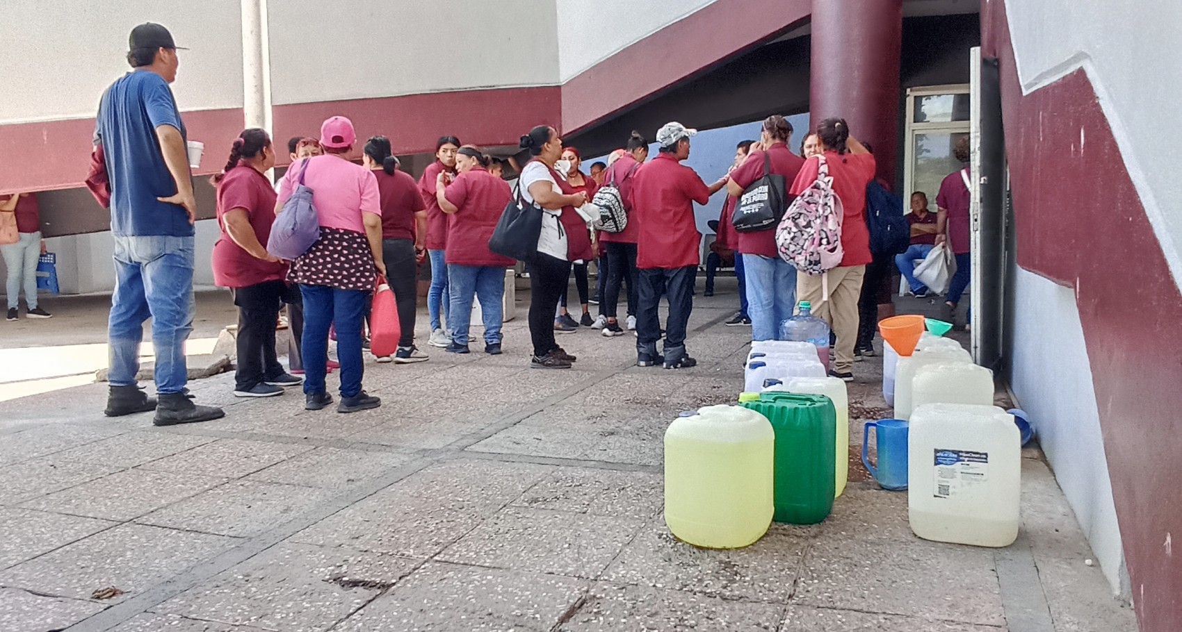 Levantan paro trabajadores de limpieza en la Torre Pediátrica y el Hospital de Alta Especialidad de Veracruz