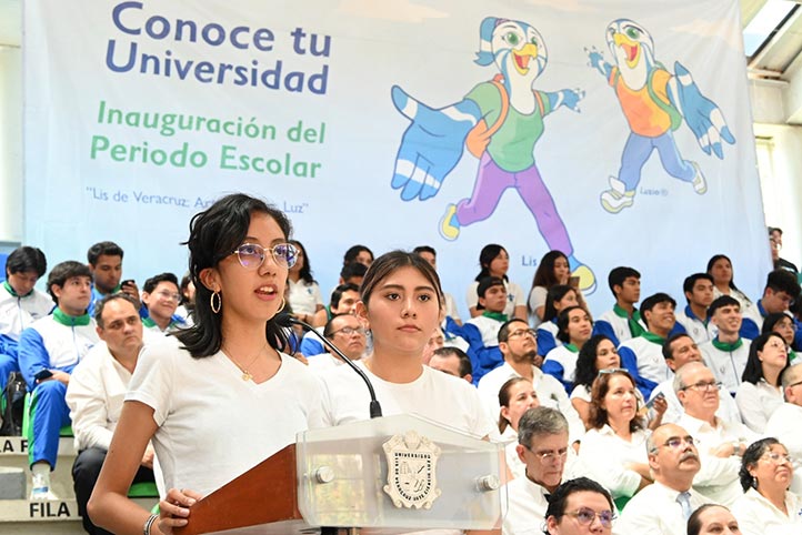 Alumnas de medicina lideraron examen de admisión de la UV