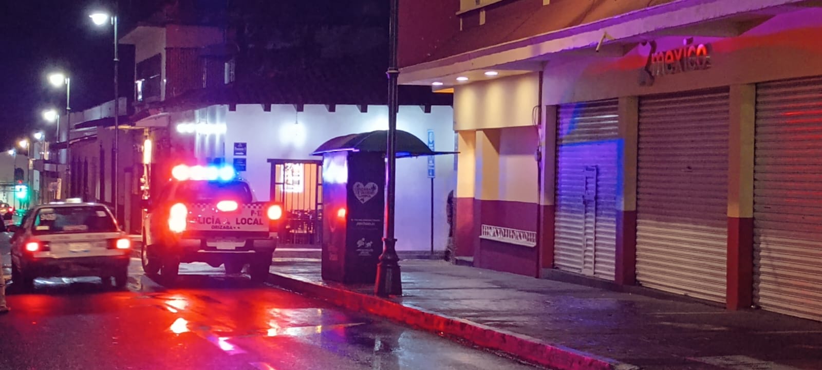 Asaltan tienda OXXO en pleno centro de Orizaba
