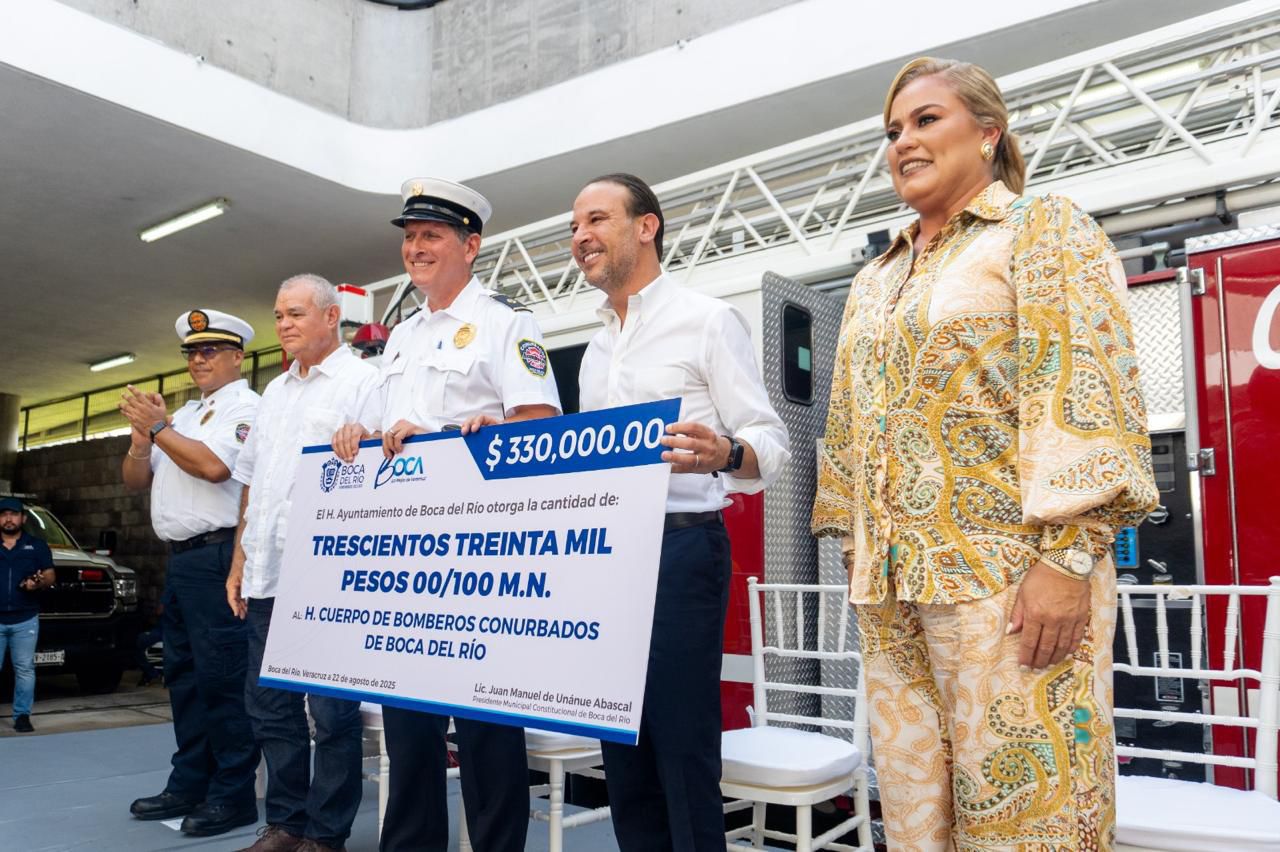 Reconoce Alcalde Juan Manuel Unánue labor de los bomberos en su día