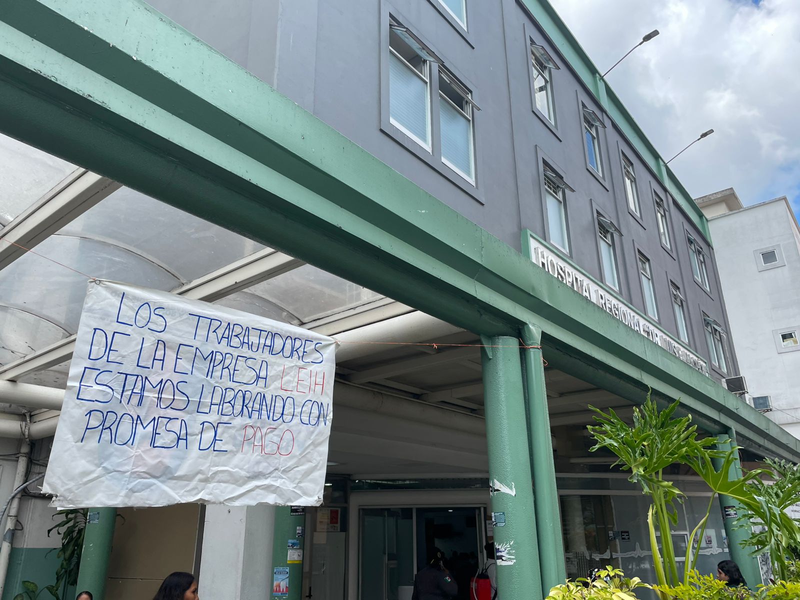 Bajo amenazas de despido, trabajadores de salud suspenden protesta en hospitales de Xalapa