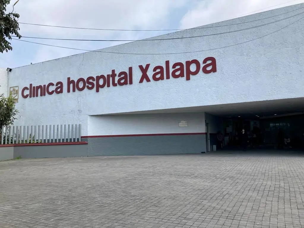 Personal de la Clínica Hospital del ISSSTE en Xalapa salva vida de joven tras choque anafiláctico
