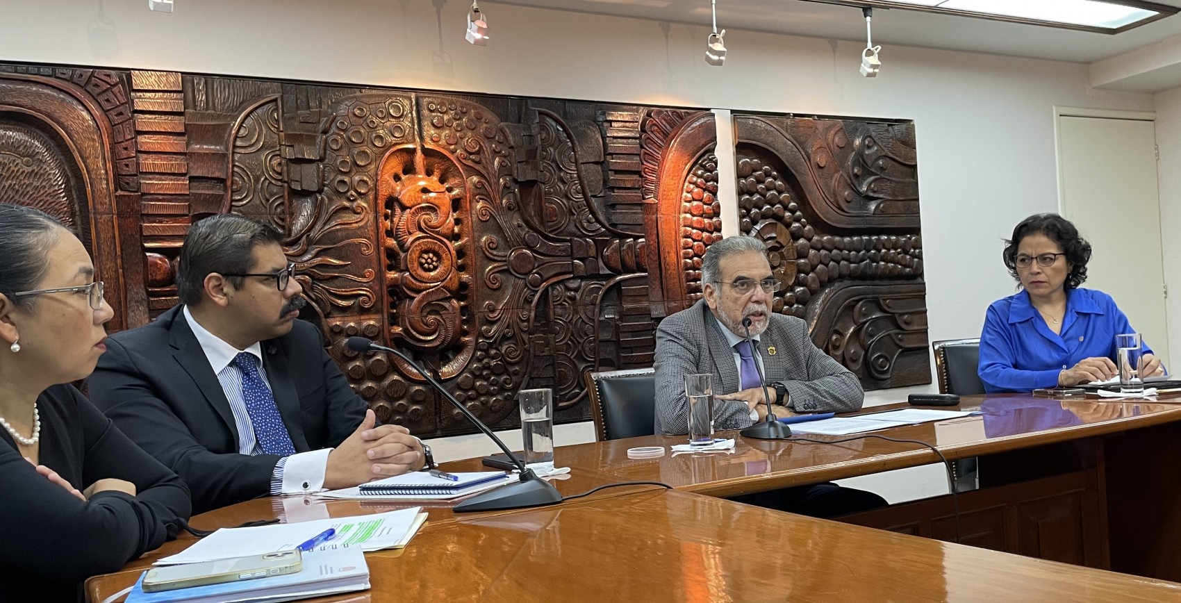 Rector de la UV presenta ejes de su gestión e inicia diálogos con universitarios