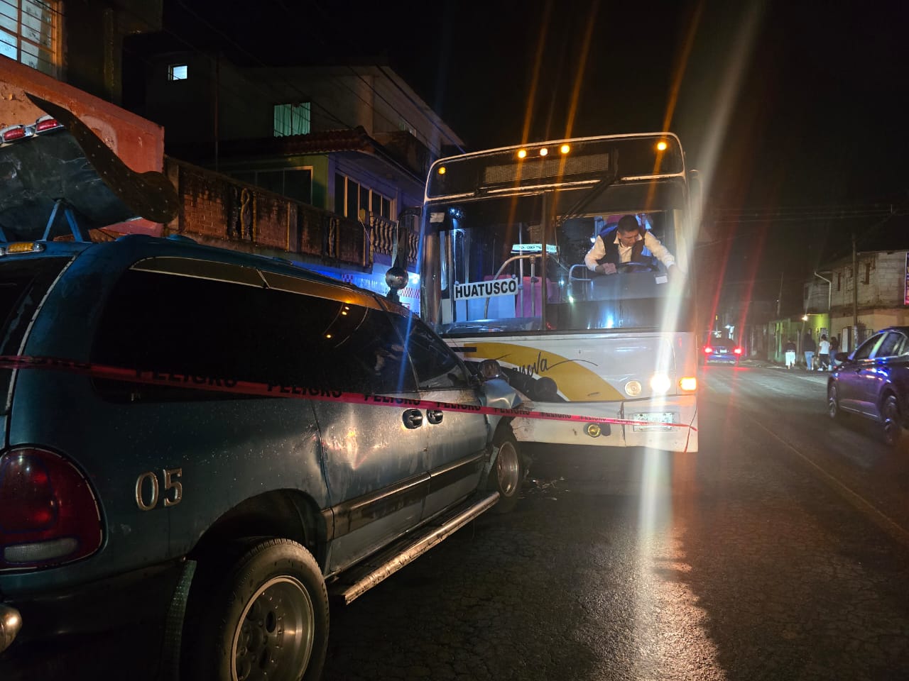 Choque entre autobús y camioneta deja 16 heridos en la carretera Fortín–Huatusco