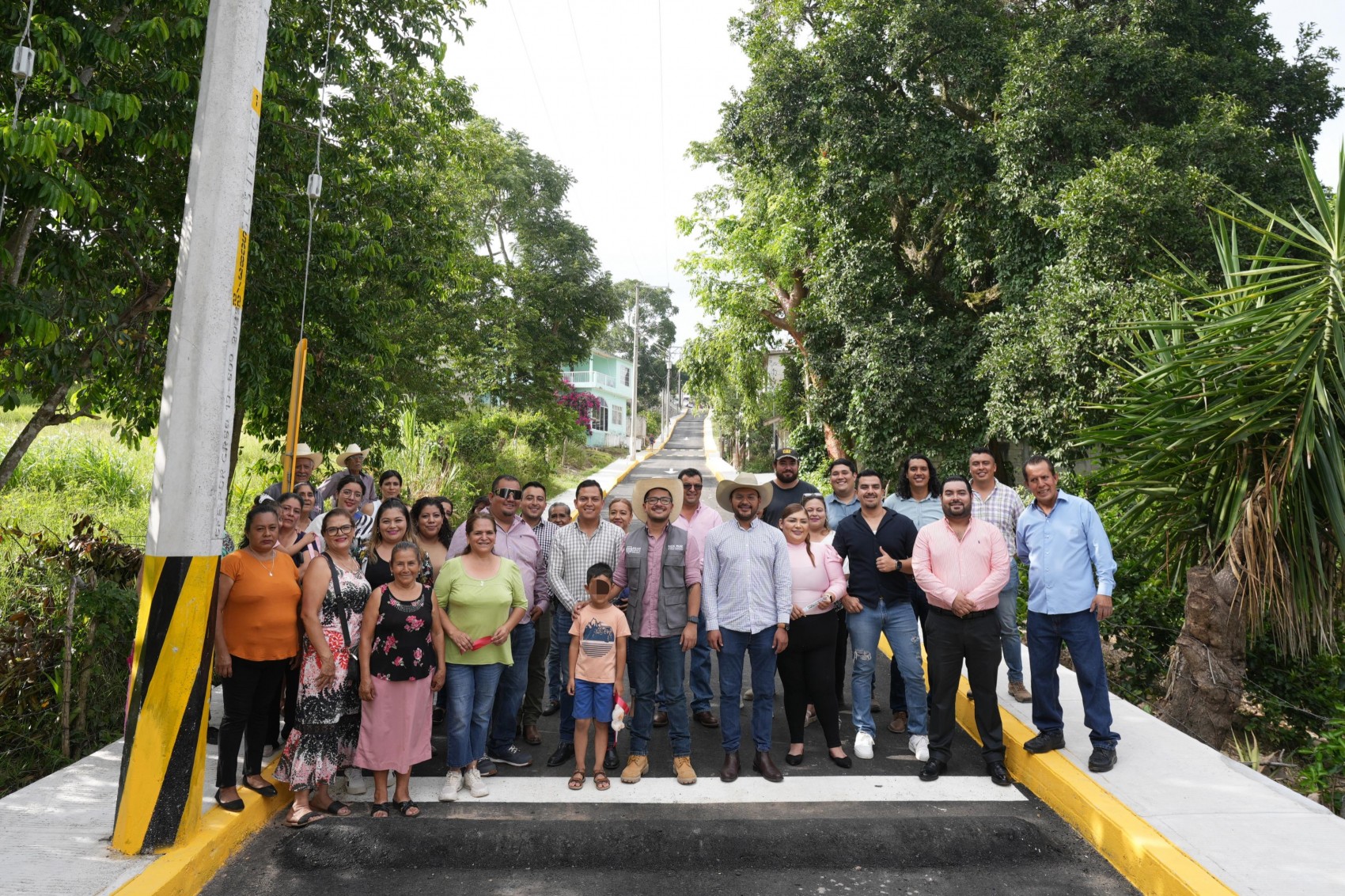 Entrega Ayuntamiento de Emiliano Zapata obra pública en Carrizal, Palmarejo, El Roble y Palmar de Pérez