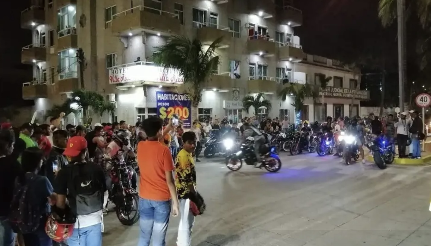 Vecinos de Veracruz-Boca del Río piden frenar arrancones en el bulevar Ávila Camacho