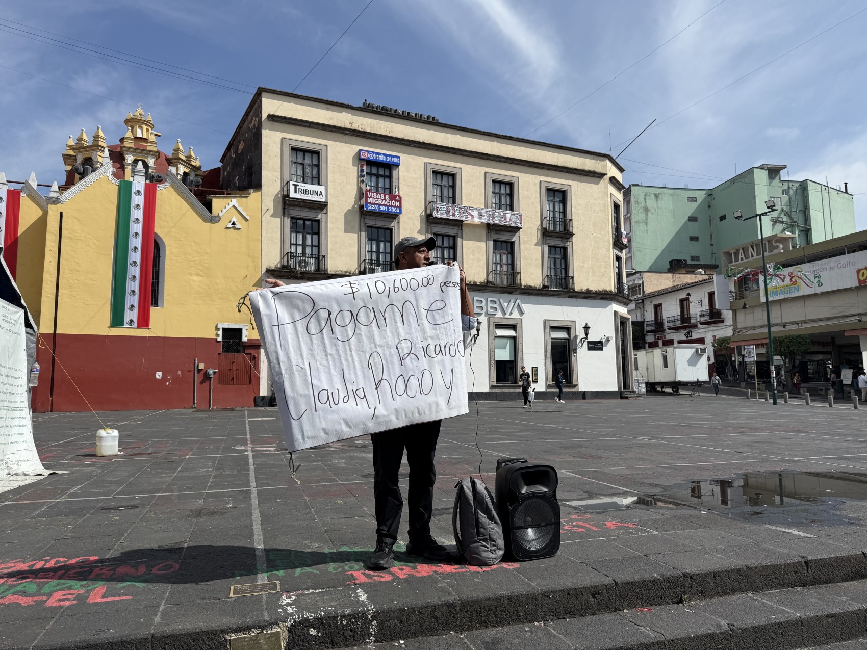 Ex empleado del Consorcio Clavijero exige a SEV saldar adeudo de 10 mil 600 pesos