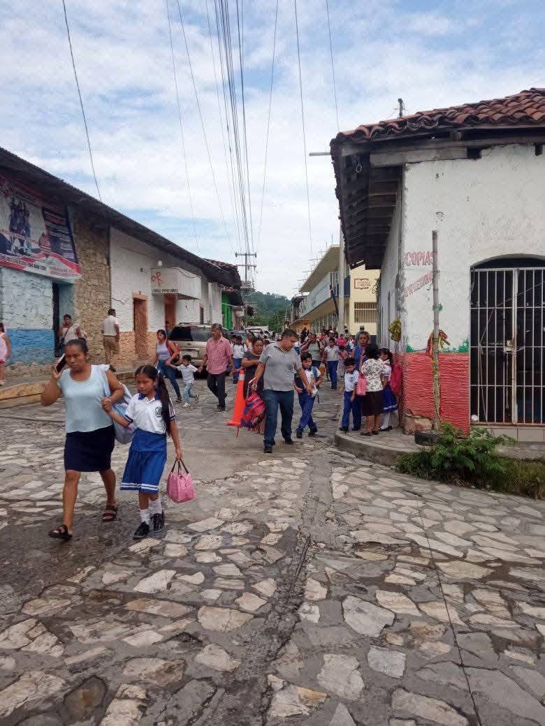 Explotan artefactos lanzados con drones en el centro de Coxquihui