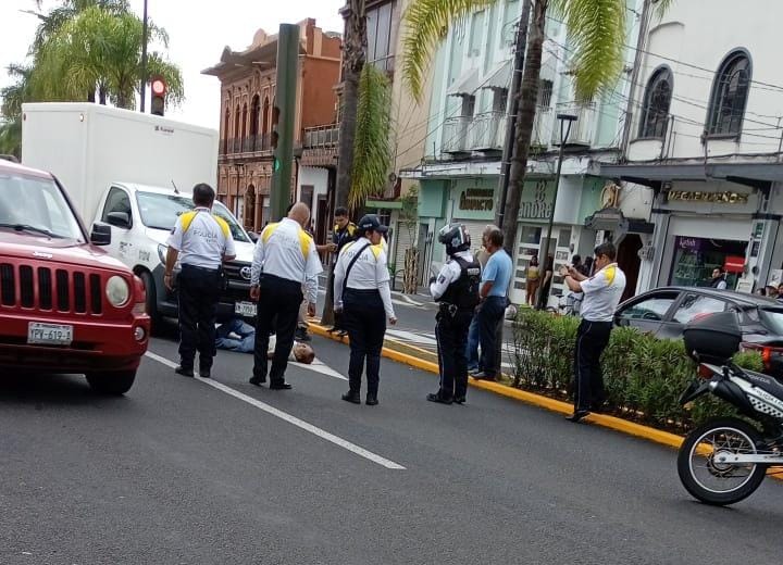 Hombre de la tercera edad es atropellado en el centro de Orizaba