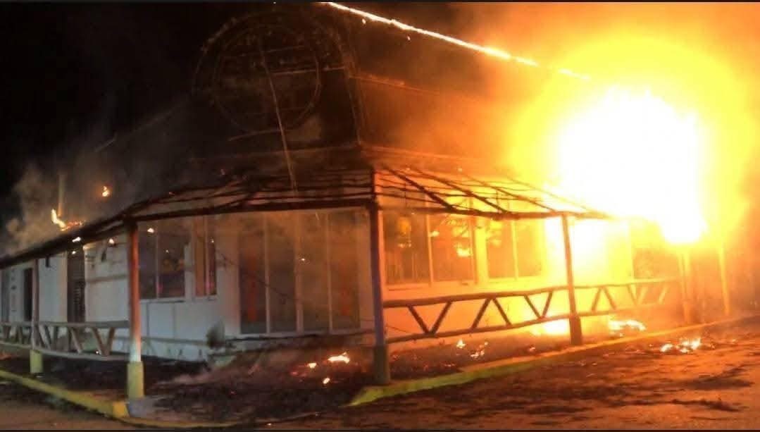 Incendio en restaurante de Coatzacoalcos bajo pesquisa