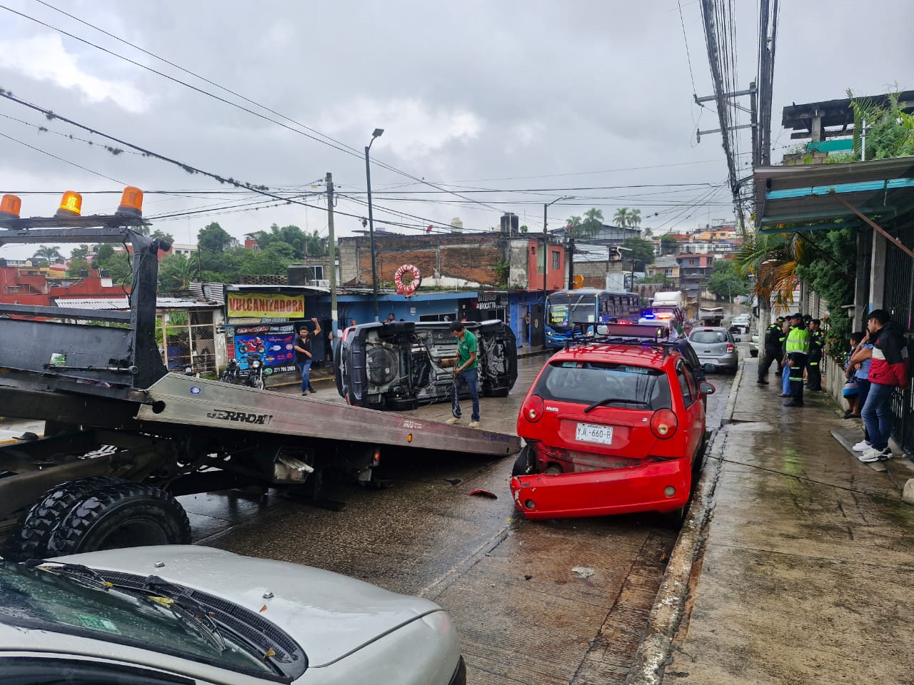 Conductor distraído provoca volcadura en la colonia Venustiano Carranza de Córdoba