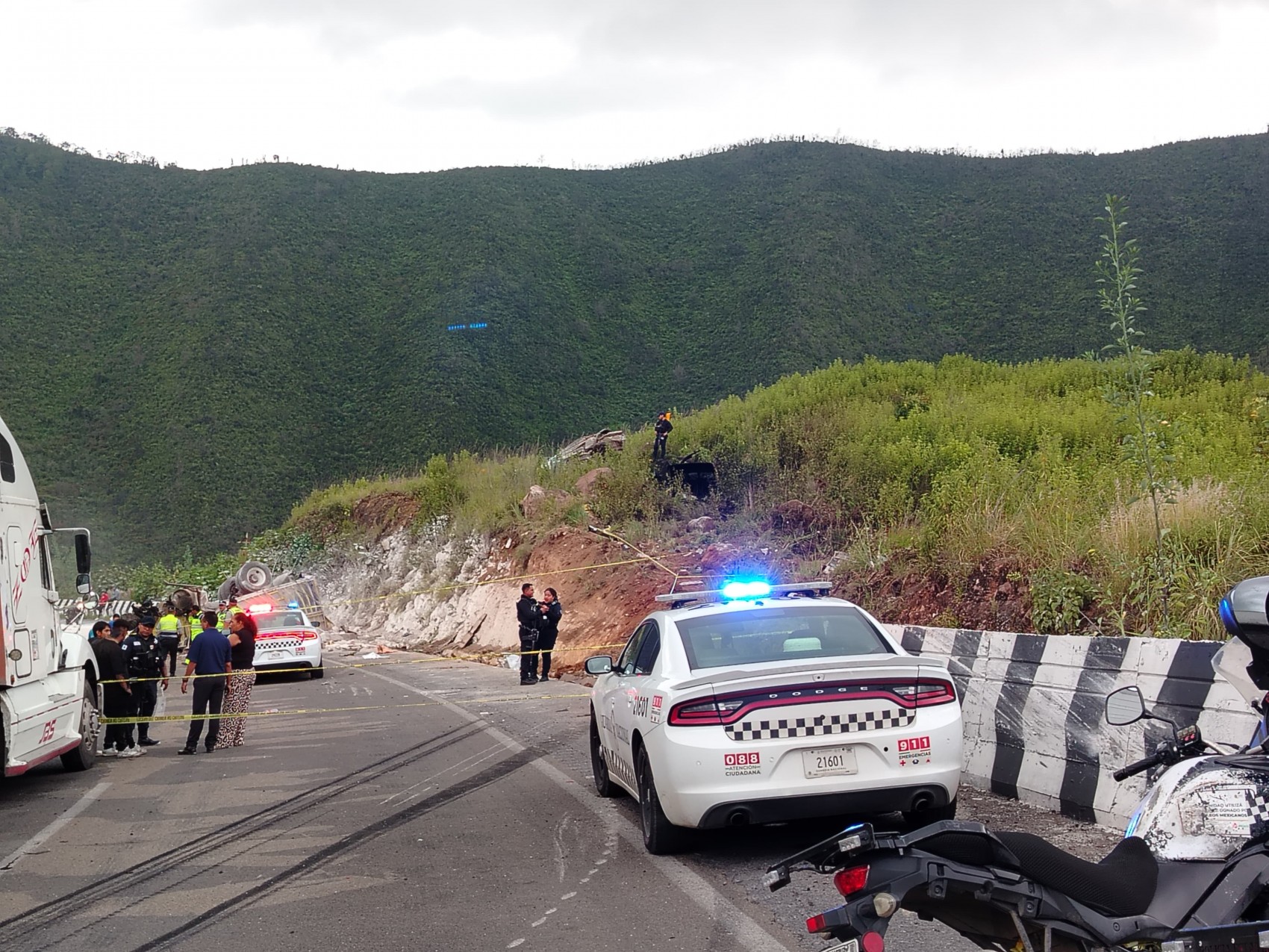 Suman 5 fallecidos en el accidente de la autopista Puebla-Orizaba, a la altura de las Cumbres de Maltrata