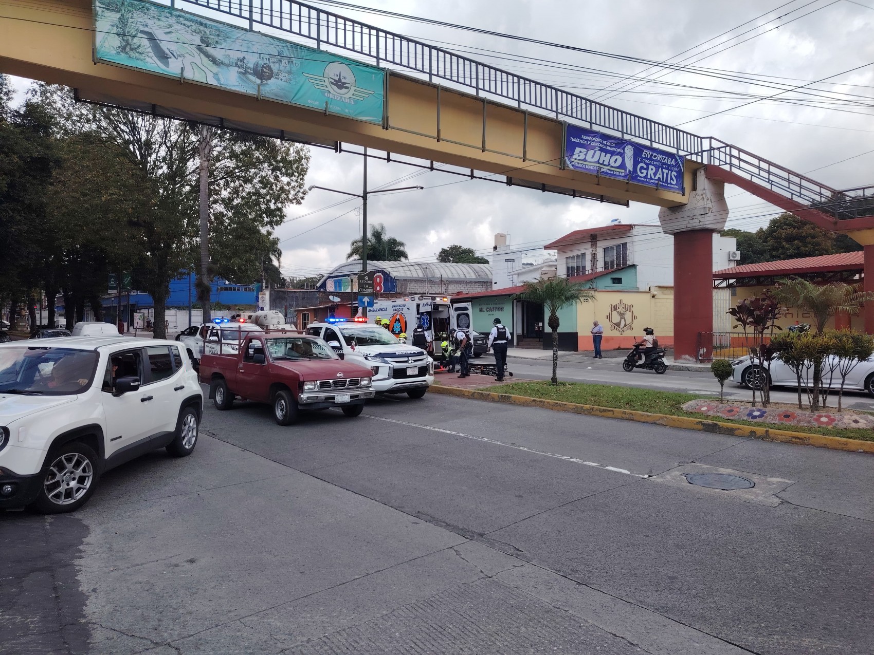 Estudiante de Conalep resulta lesionada al lanzarse de puente en Orizaba
