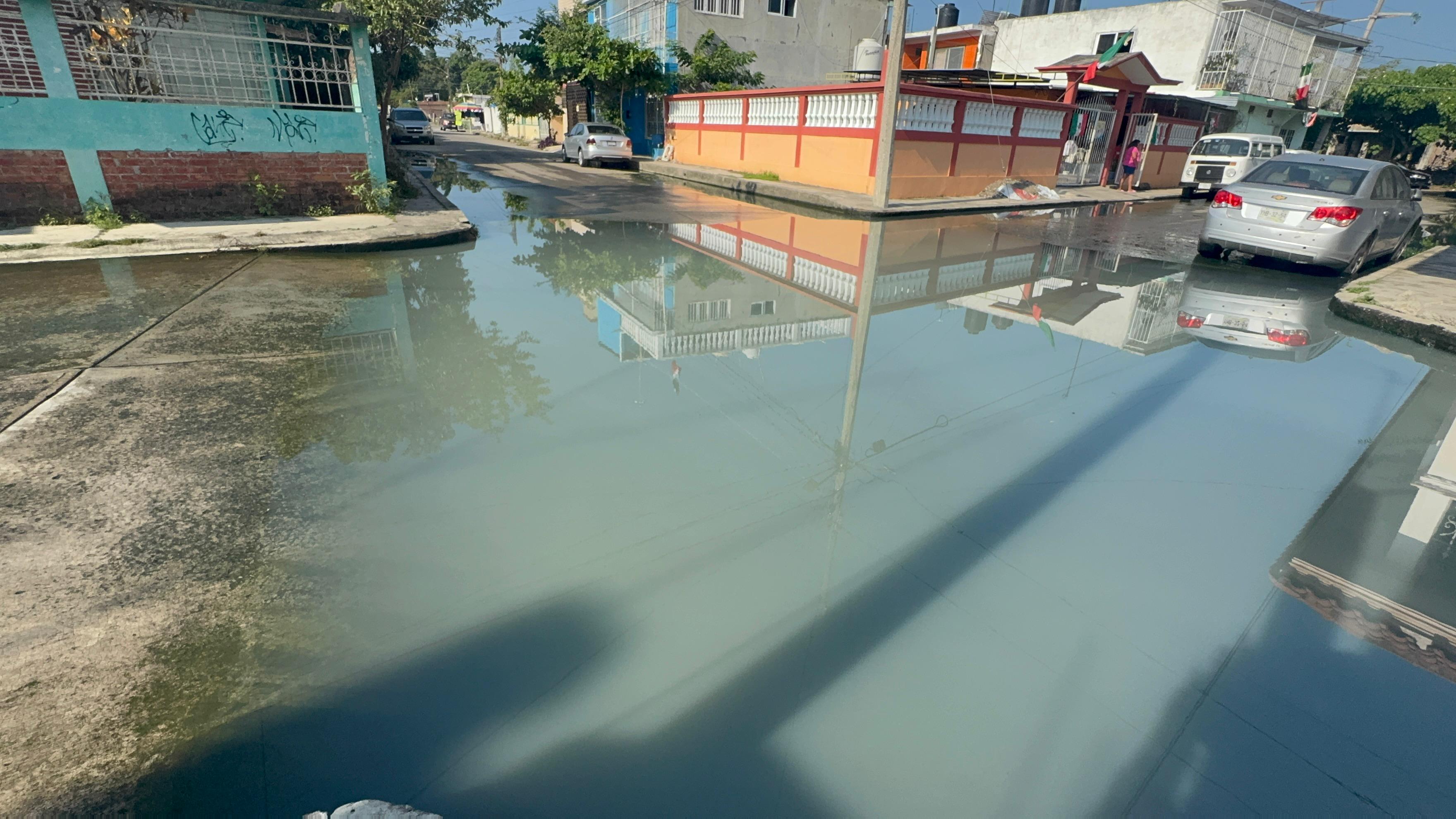 Se forma laguna de aguas negras en colonia de Poza Rica