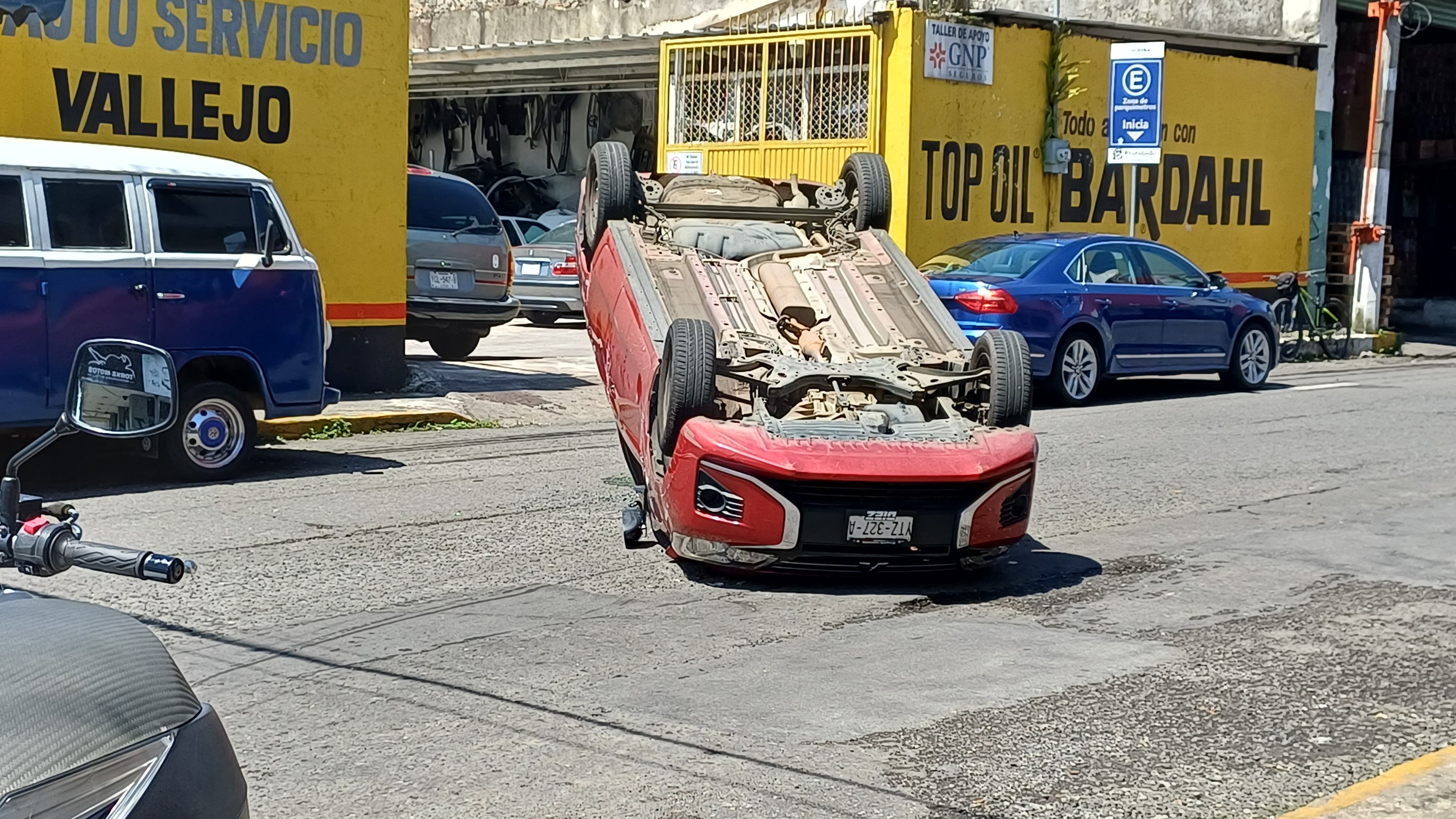 Choque y volcadura en céntricas calles de Córdoba