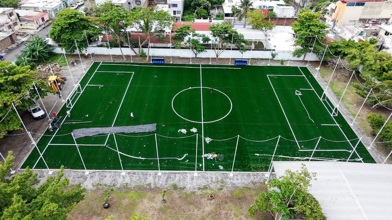 Boca del Río construye cancha y rehabilita primarias
