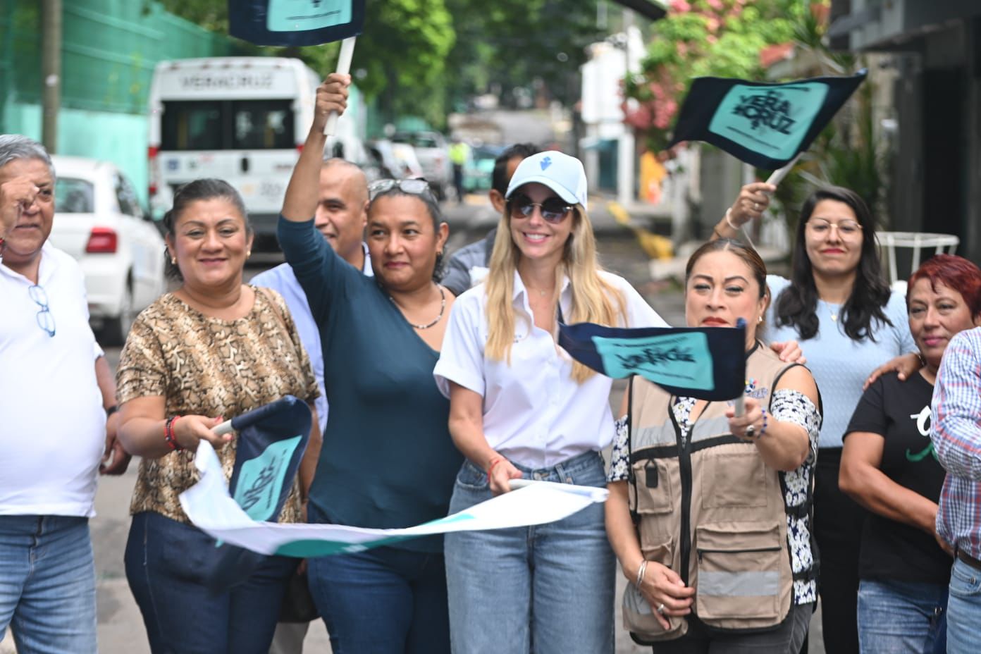 Inicia Paty Lobeira obra de rehabilitación de pavimento en la calle Campesinos