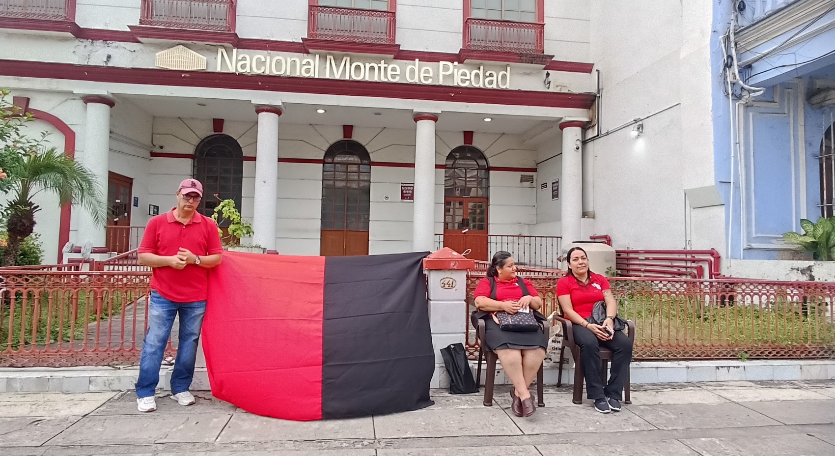 Inician huelga trabajadores sindicalizados en el Nacional Monte de Piedad