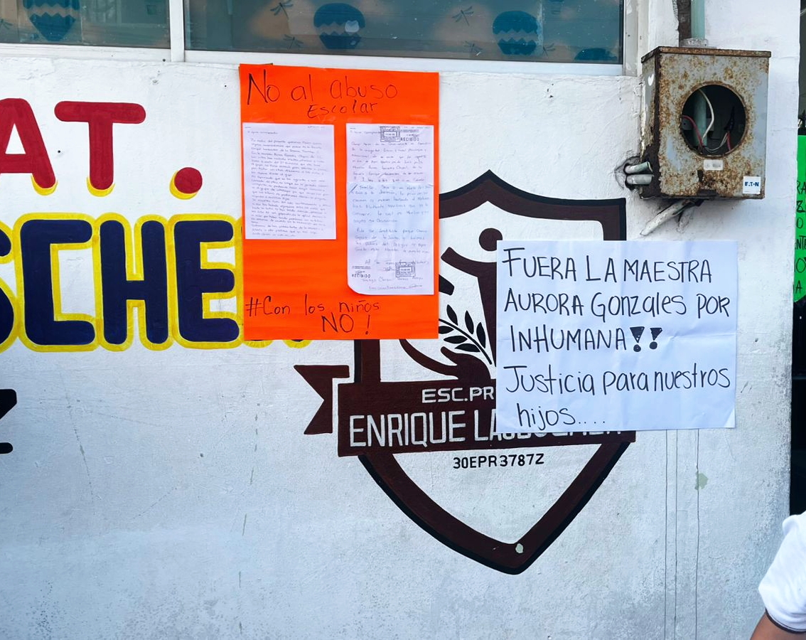 Protestan padres de familia contra maestra de primaria por supuesto maltrato a alumnos