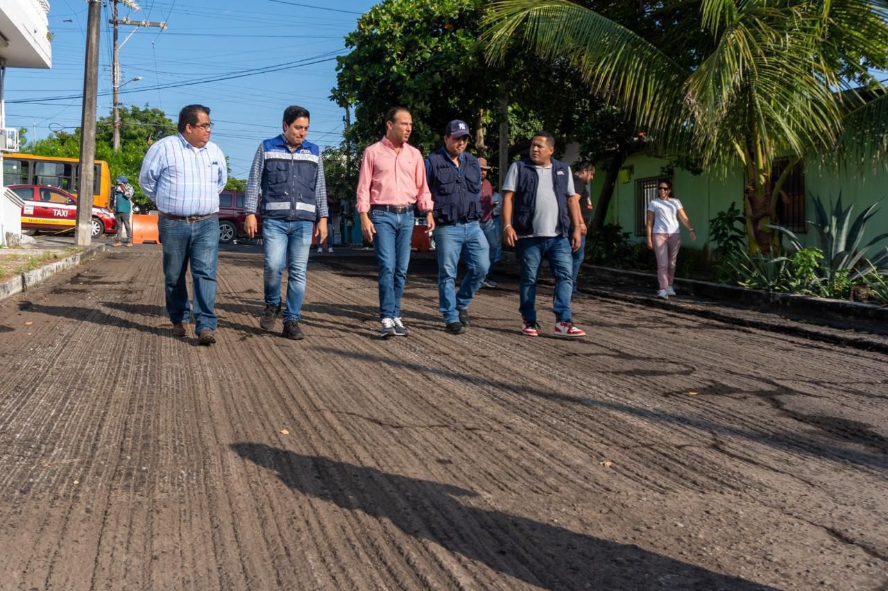 Alcalde JM Unánue continúa mejorando vialidades de Boca del Río; ahora se trabaja en la calle Irene Bourel