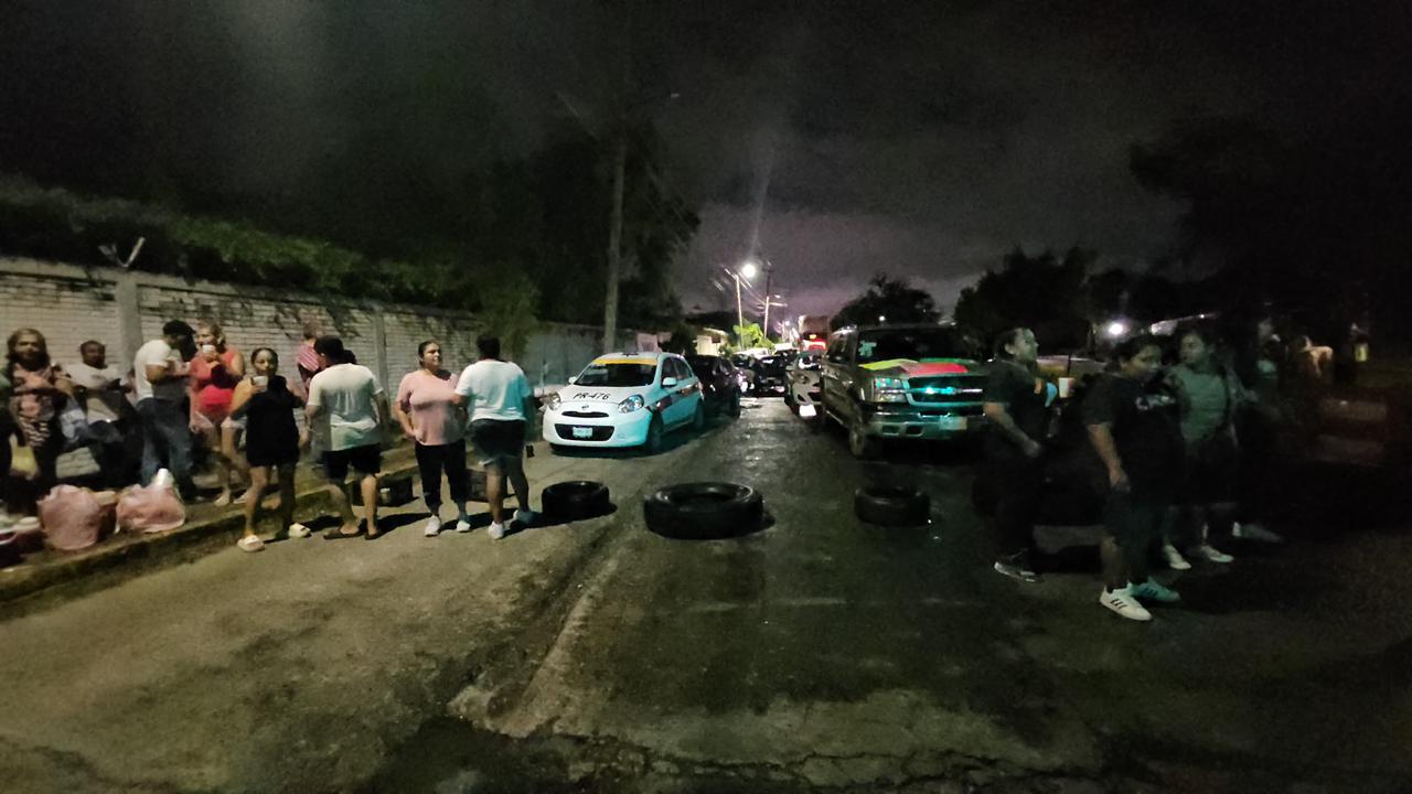 Bloquean carretera en Poza Rica para exigir localización de hombre privado de su libertad