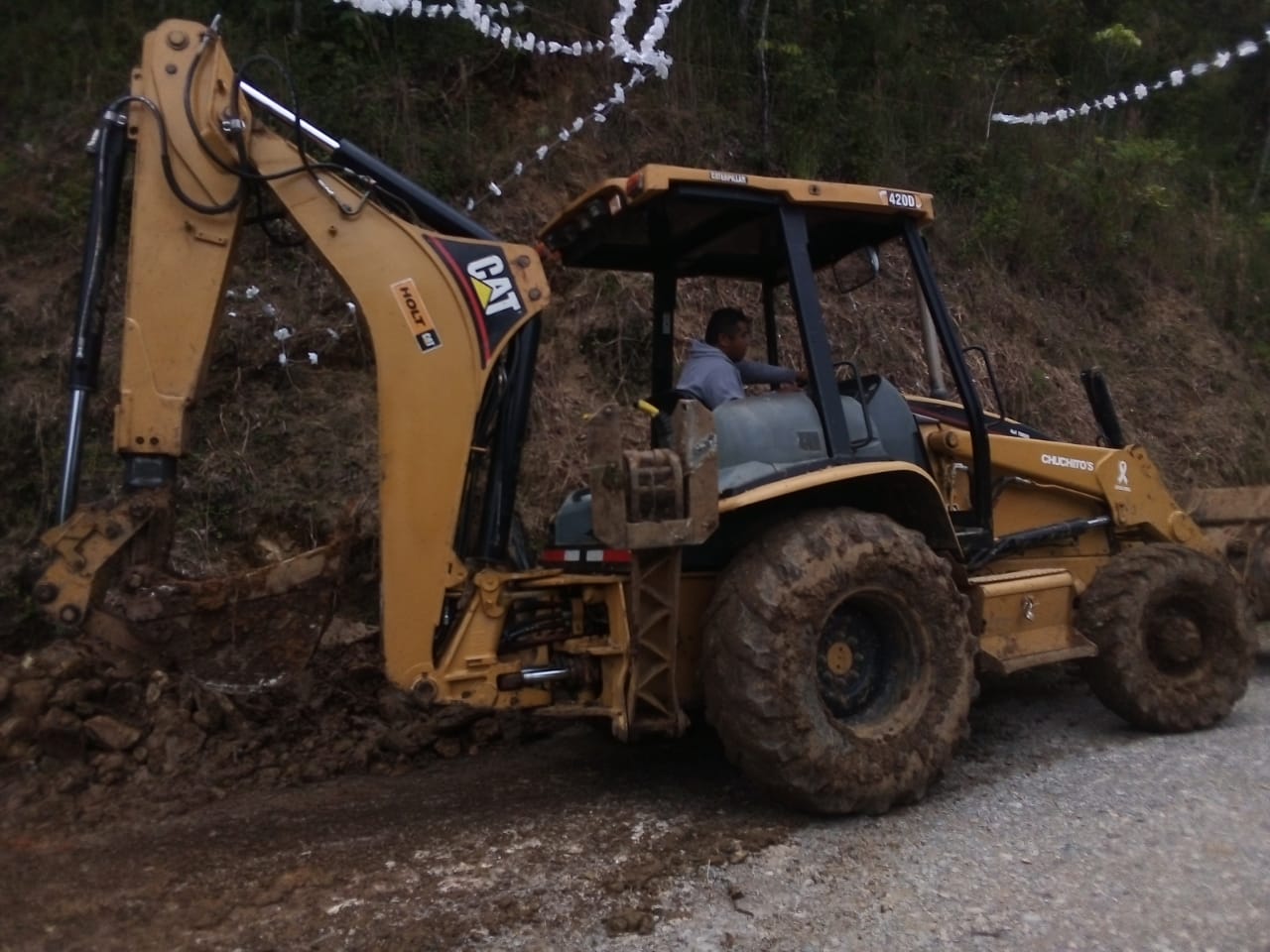 Diez derrumbes en Tequila y Zongolica causan cierre total de la carretera a Orizaba