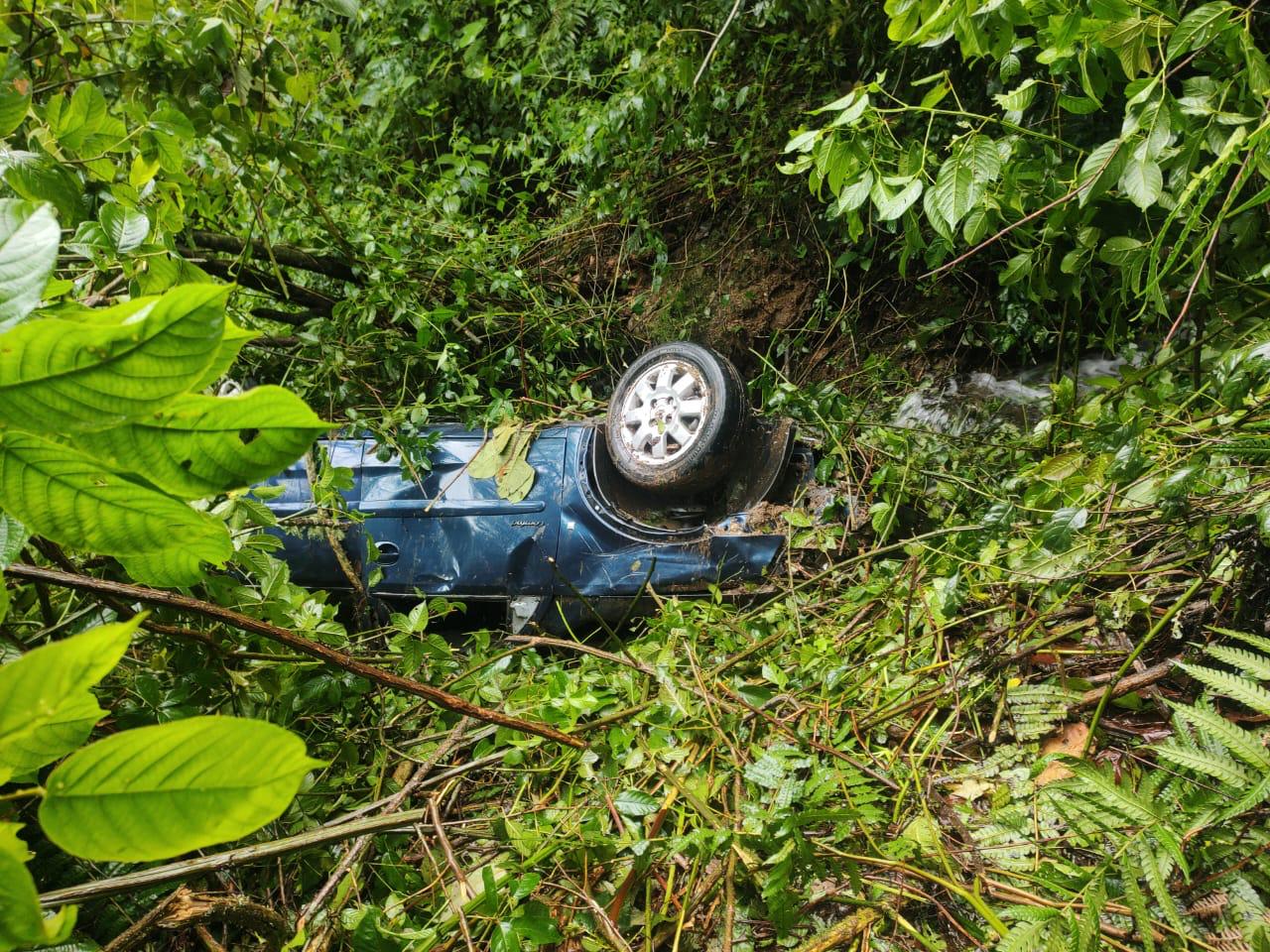 Médico muere al ser impactado por derrumbe en la carretera Orizaba–Zongolica