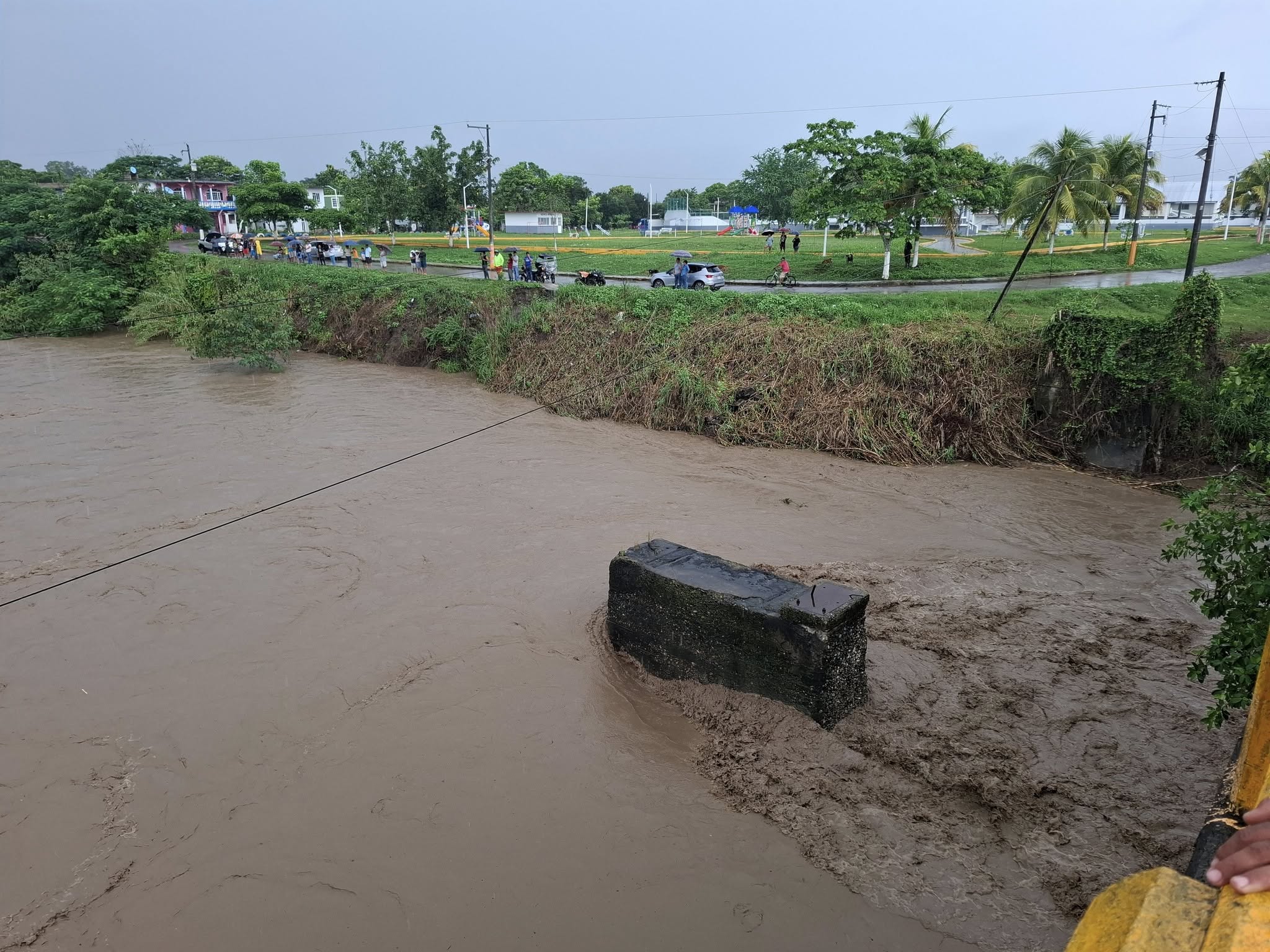 Cazones mantiene monitoreo del río ante incremento de nivel por lluvias
