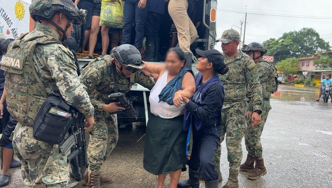 Marina auxilia a más de 2 mil personas en Poza Rica y refuerza apoyo en Álamo por inundaciones