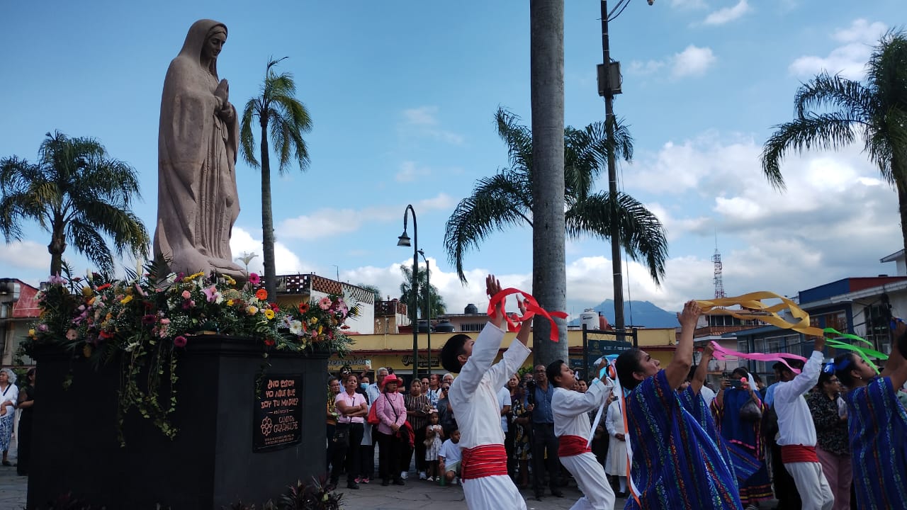 Develan imagen monumental de la Virgen de Guadalupe en Orizaba