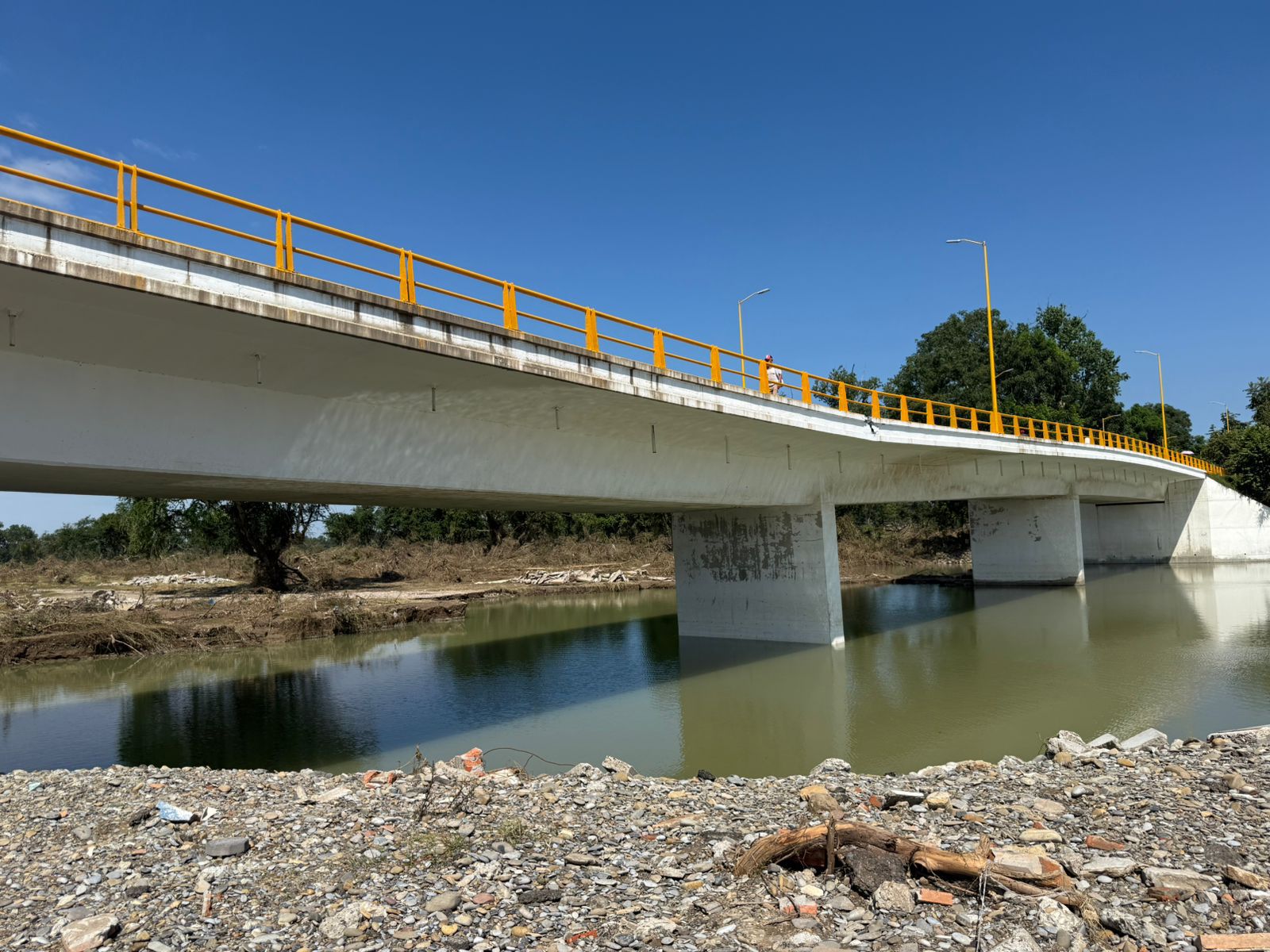 Cierran puente en Álamo por daños a su estructura causados por las lluvias