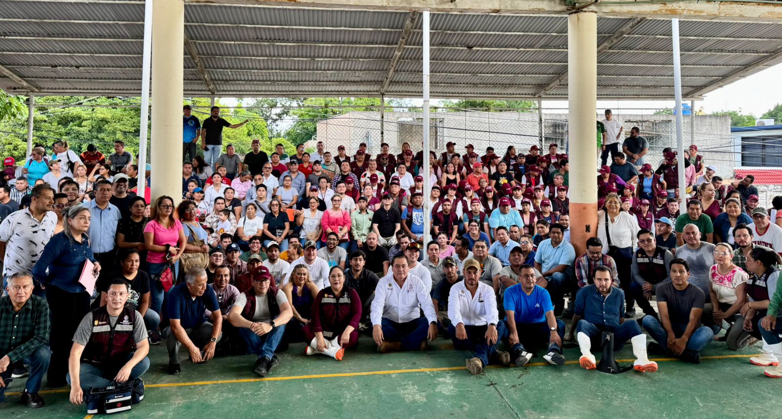 Claudia Tello trabaja con más de mil 100 voluntarios en tareas de limpieza en zona norte de Veracruz