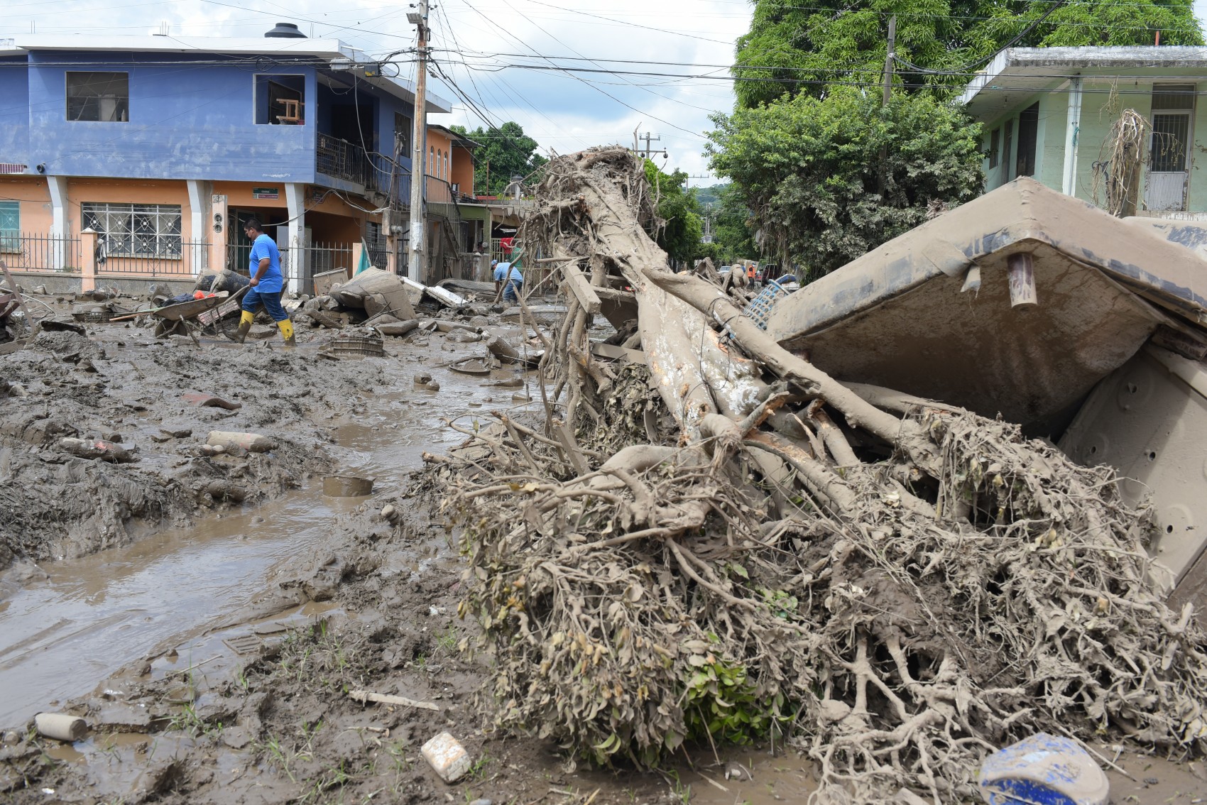 Entre el lodo y la solidaridad: vecinos de Poza Rica se levantan tras la inundación