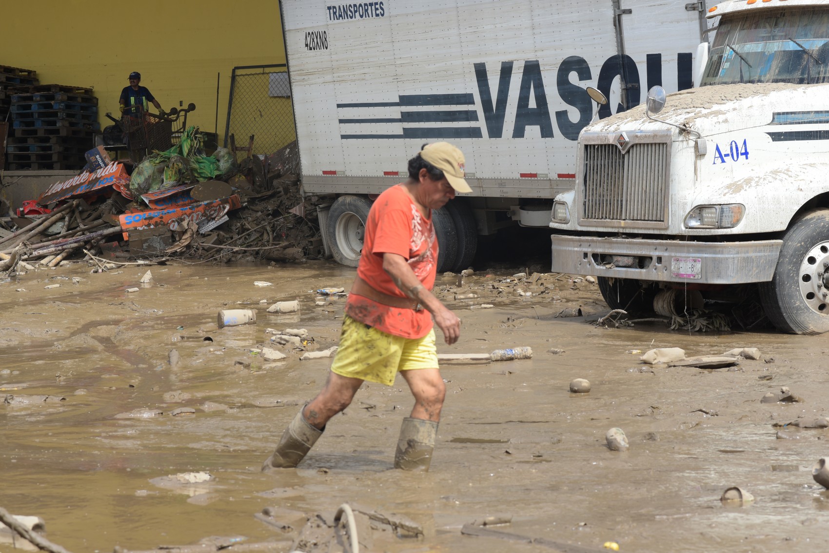 Continúan labores en seis tramos y 26 puentes dañados en el norte de Veracruz