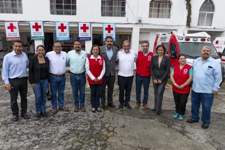 UV entregó 16 toneladas de víveres a la Cruz Roja Mexicana
