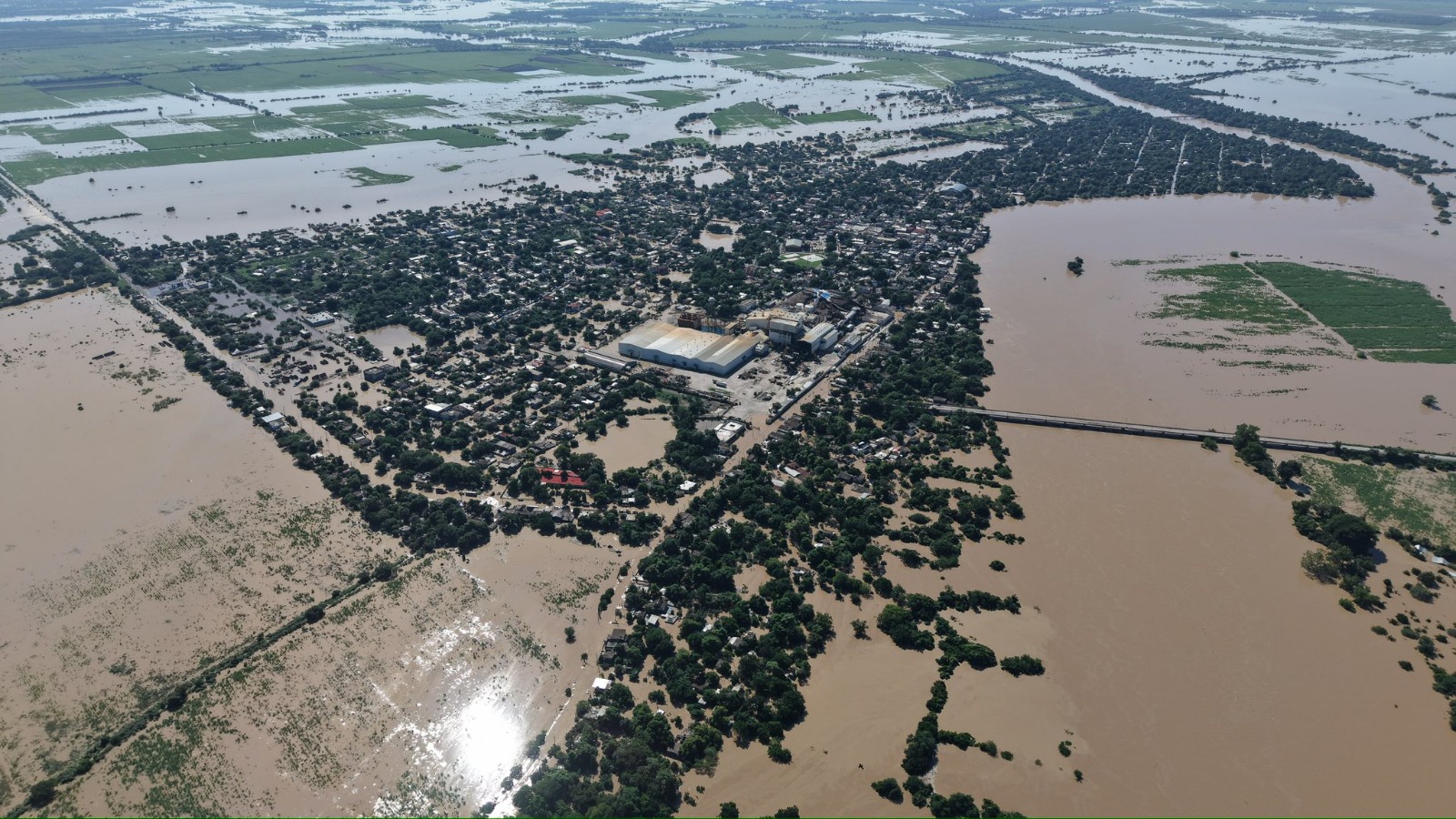 Habitantes de El Higo claman ayuda: siguen bajo el agua