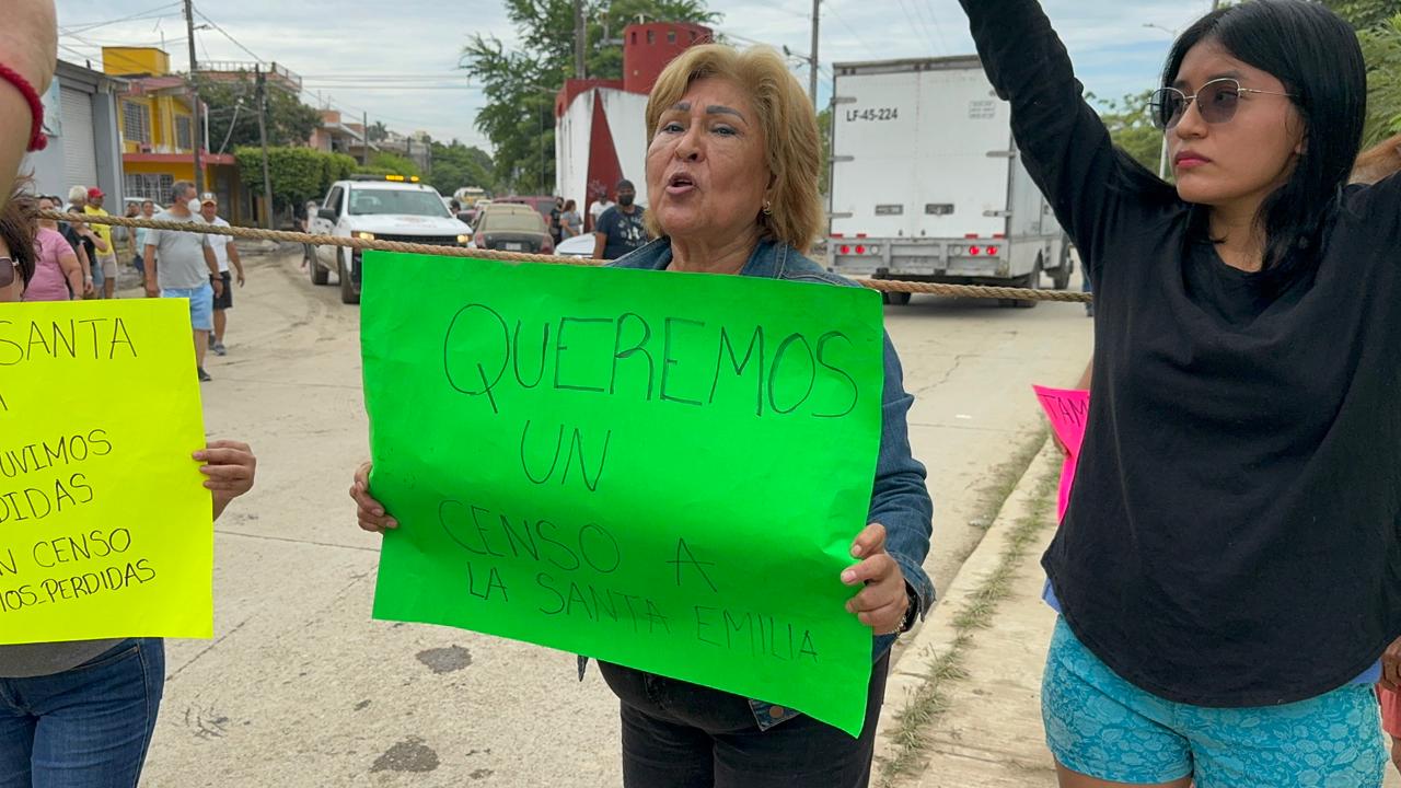 Bloquean bulevar en Poza Rica; exigen censo de Bienestar