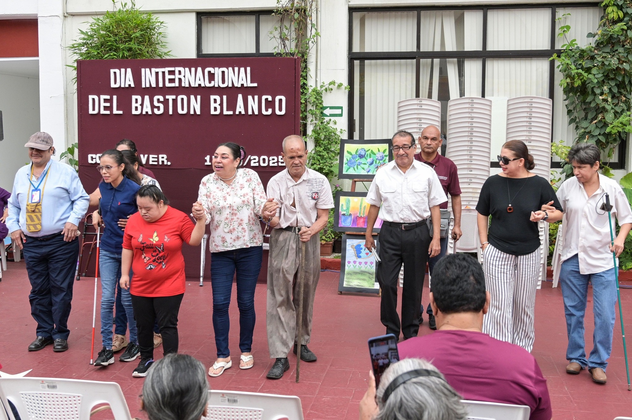 Entregan 49 aparatos de movilidad en Coatzacoalcos