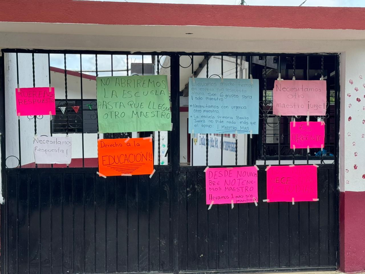 Padres de familia toman escuela en Zoquitlán Viejo, exigen asignación de maestro