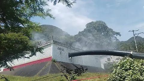 Vecinos de La Carbonera alertan sobre riesgo por deterioro de los ductos de Pemex