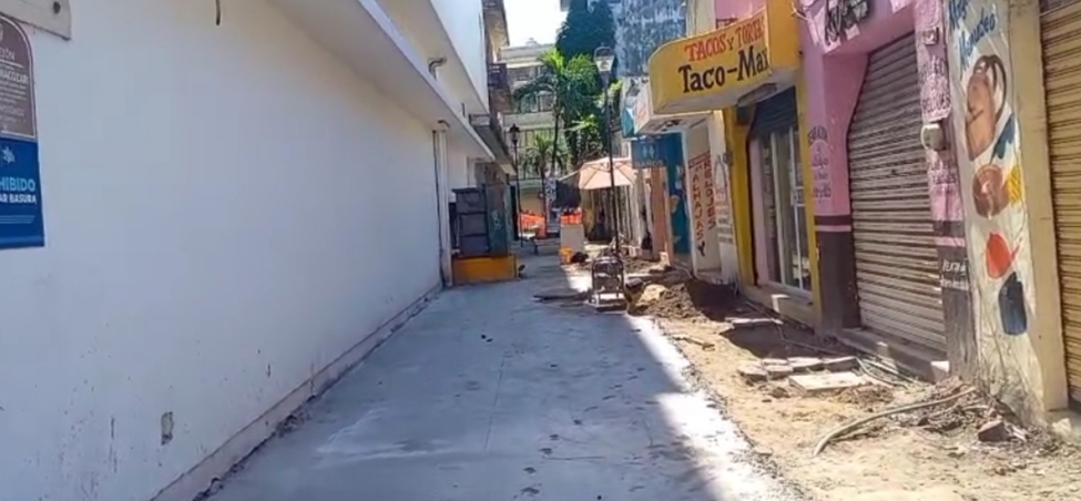 Explota transformador en el centro de Veracruz durante trabajos de rehabilitación