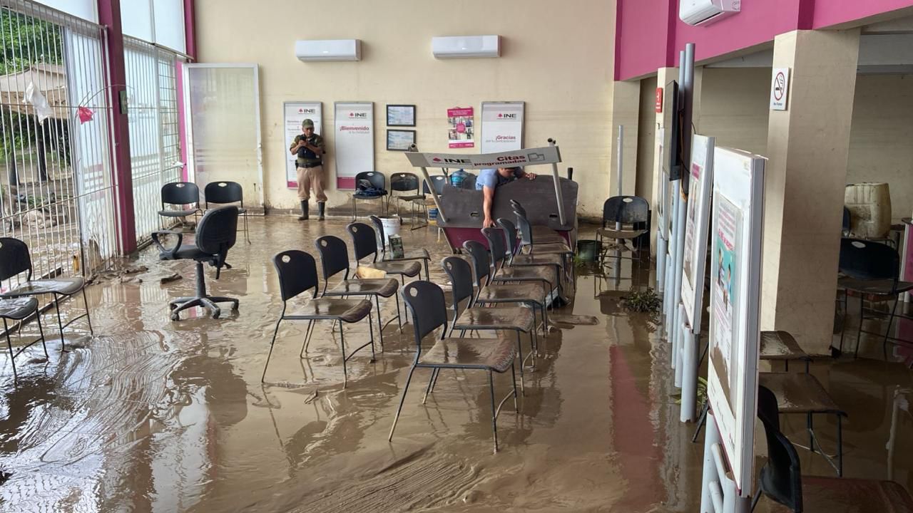 INE aplica plan emergente para reponer credenciales tras inundación en Poza Rica
