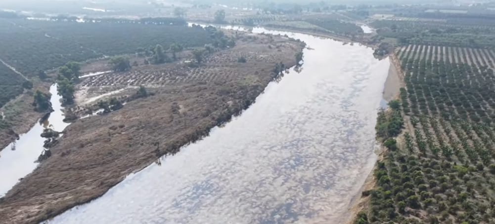 Detectan fuga de hidrocarburo en el río Pantepec; piden atención urgente a Pemex