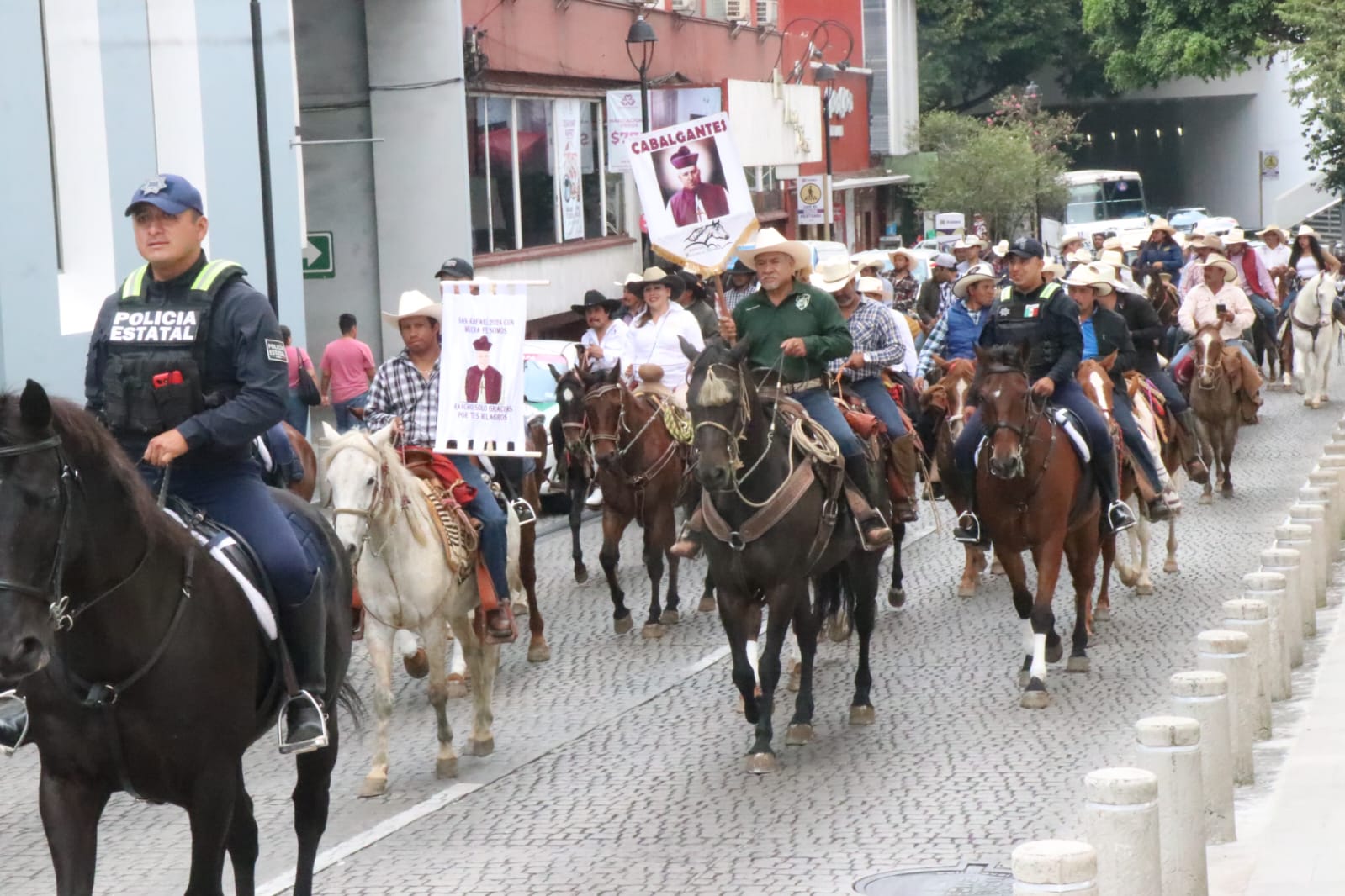 Llegan peregrinos de Acajete a la Catedral de Xalapa