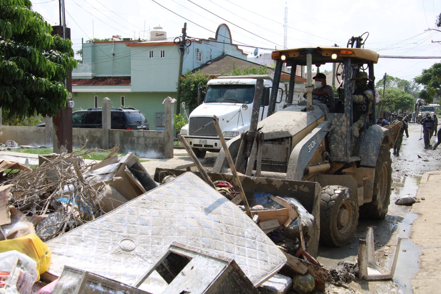 Permanecen incomunicadas 24 comunidades en Veracruz