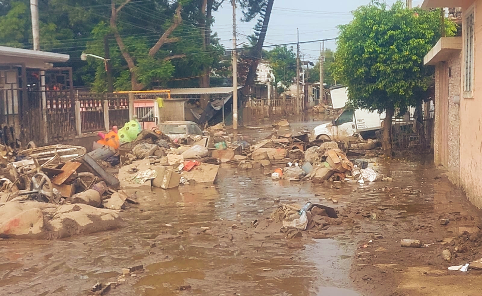Retiran 32 mil 895 metros cúbicos de basura, lodo y escombros en Poza Rica, Álamo, El Higo y Tempoal