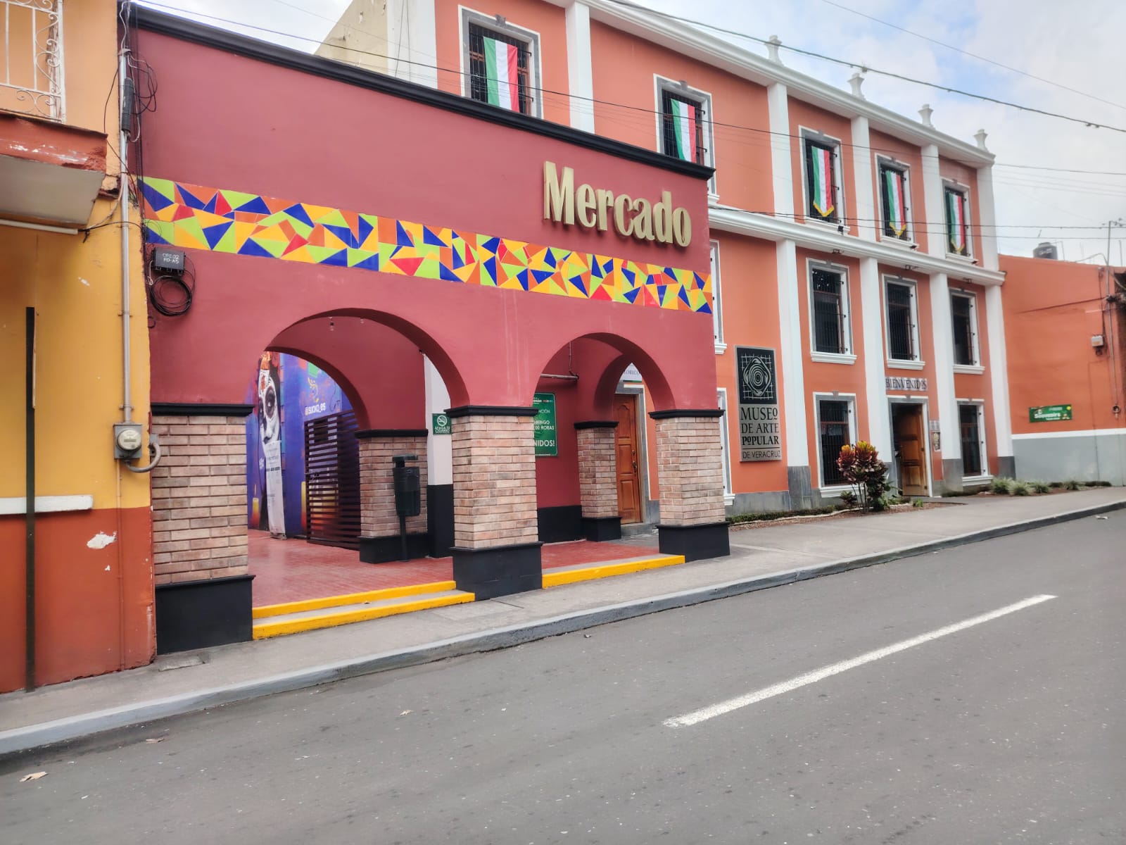 Saquean seis locales del Mercado de Artesanías en pleno centro de Orizaba
